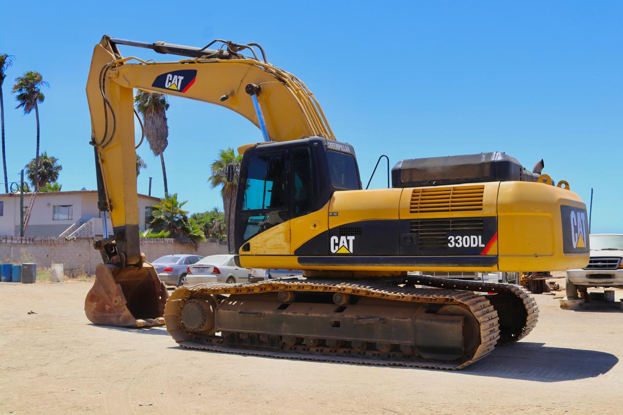 Excavadora Caterpillar 330DL disponible para renta.